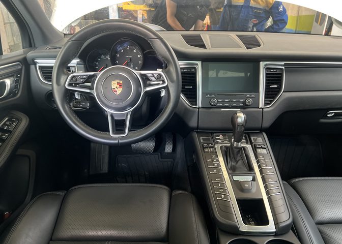 تعمیرگاه پورشه ماکان